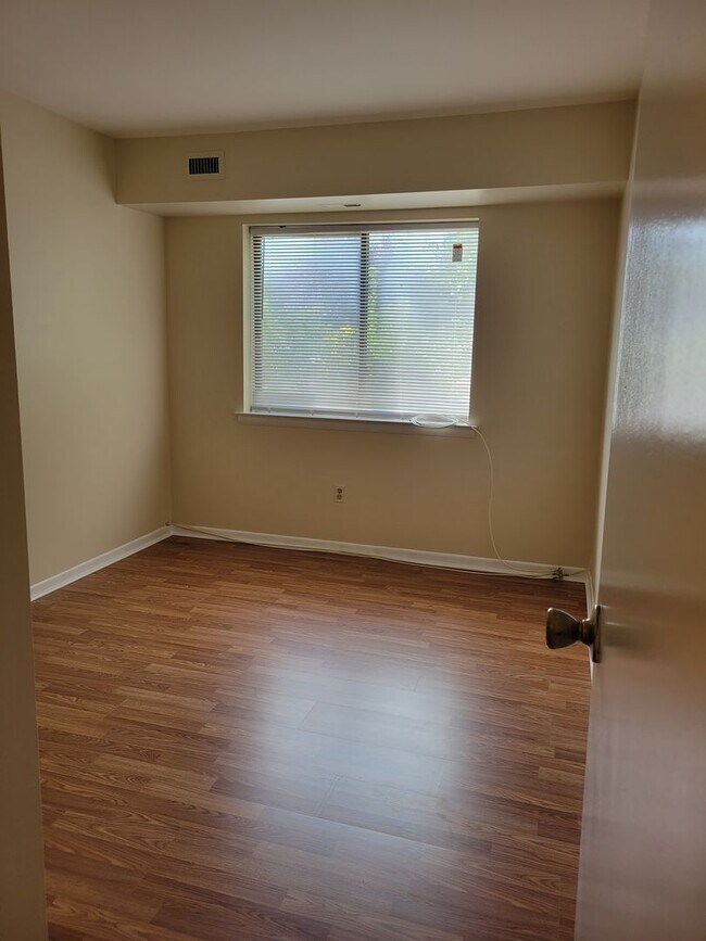 Building Photo - Amenity Filled Complex - Delaire Landing