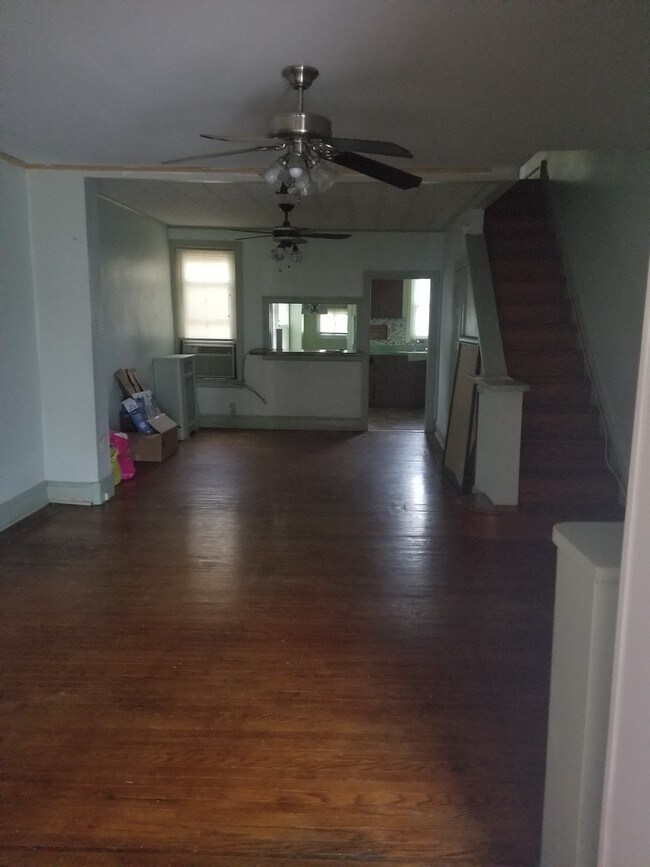 Desde el vestíbulo de recepción de buscar nuevamente - 6438 Clearview St