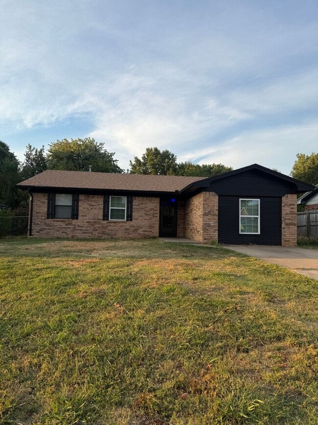 Building Photo - 2128 E Meandering Way