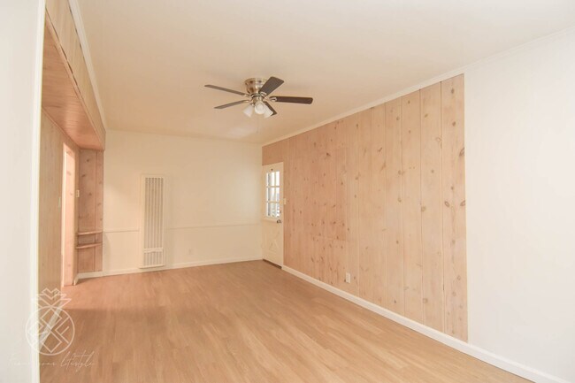 Foto del edificio - 2262 Fox Hills Dr
