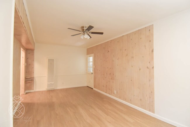 Building Photo - 2262 Fox Hills Dr