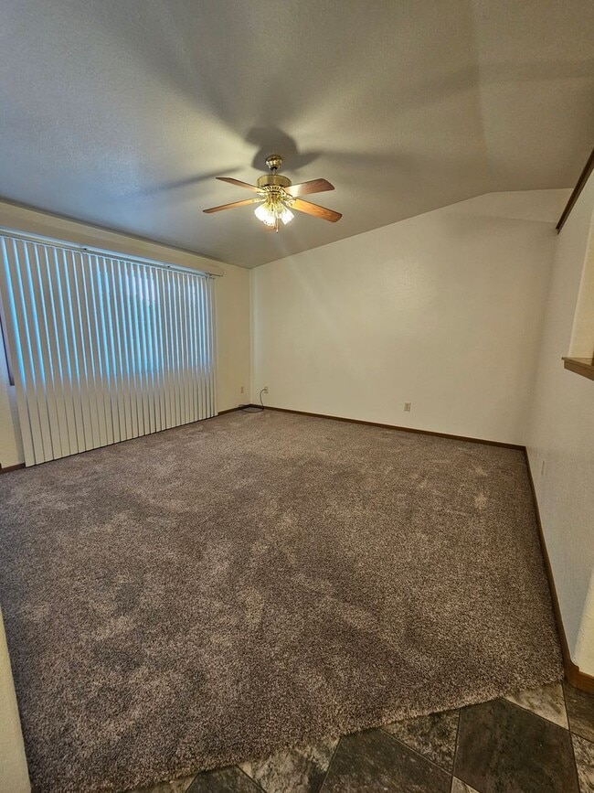Building Photo - 2 BED | 2 BATH | TOWNHOME | WEST