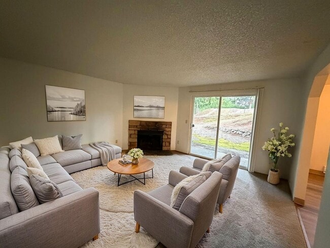Building Photo - 5025 S Orchard #B