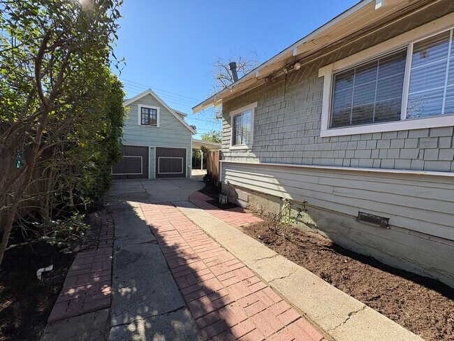 Entrada de coches - 1740 Whitefield Rd