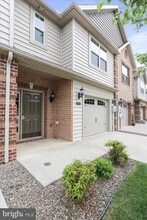 Building Photo - 20 Delano Dr