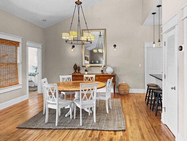 Foto del edificio - 50% off first months rent.  Open 3 bedroom...