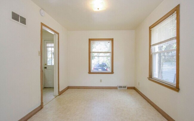Building Photo - 1025 6th St
