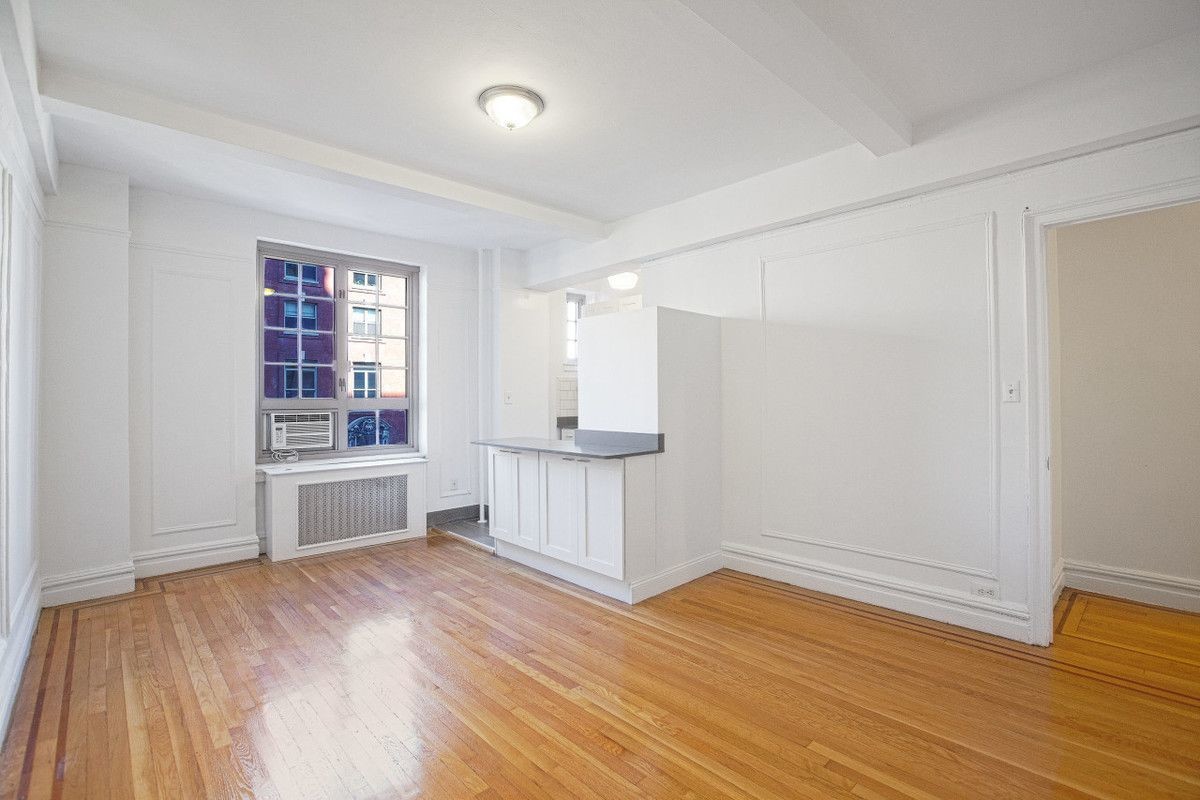 Primary Photo - 209 W 23rd St
