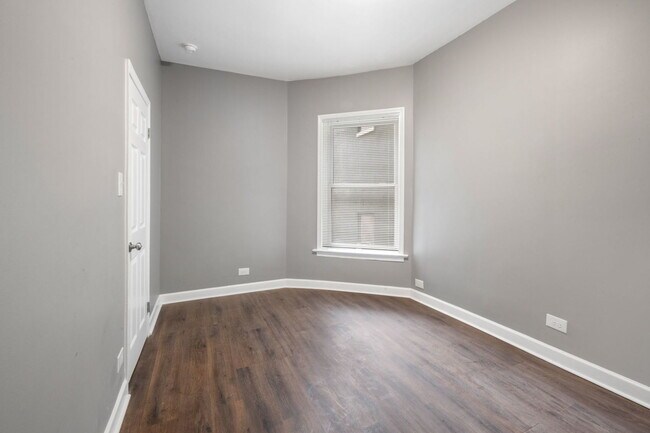 Building Photo - 6347 S Drexel Ave