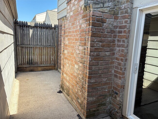 Building Photo - 17159 Beaver Springs Dr