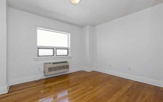 Building Photo - 809-815 22nd St