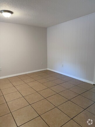 Building Photo - 2811 SW Archer Rd