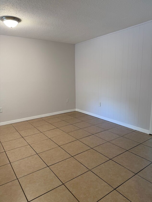 Primary Photo - Location, location, location! 876 SF Unit-...