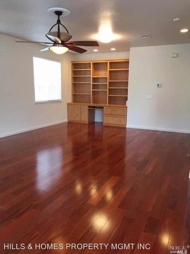 Building Photo - 4 br, 2.5 bath House - 8007 MAMMOTH DRIVE