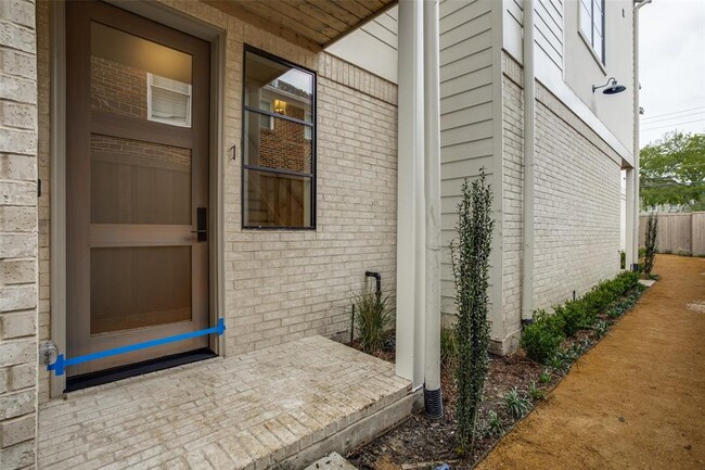 Building Photo - 4133 Emerson Ave