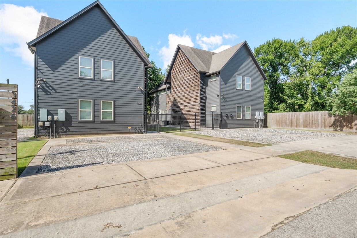 Primary Photo - 3424 Tuam St