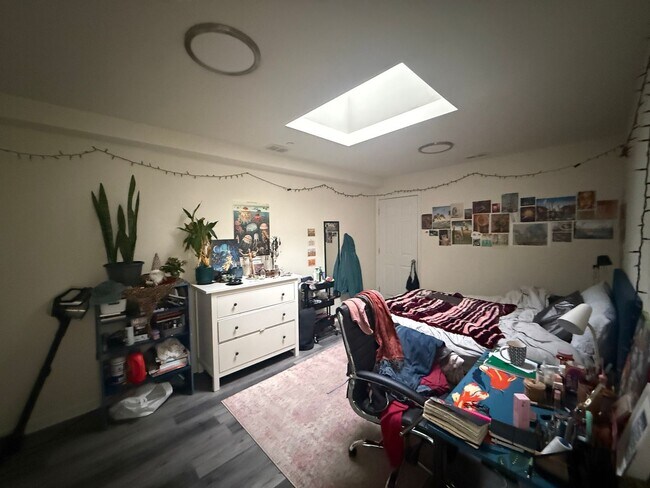 Foto del edificio - Newly Renovated Temple Apartment