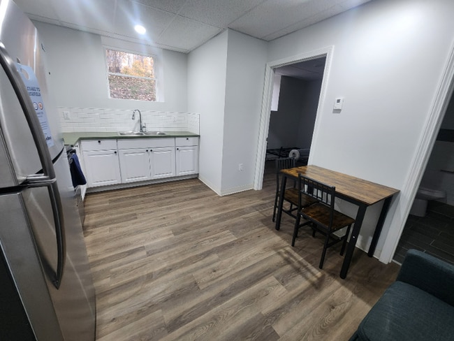 Building Photo - 151 S Main St