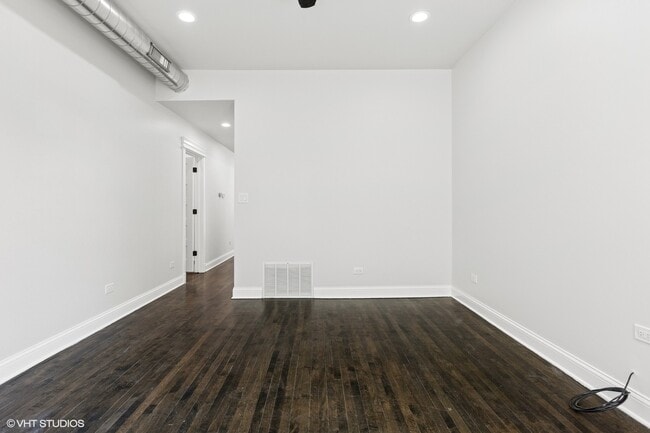 Building Photo - 2234 W Medill Ave