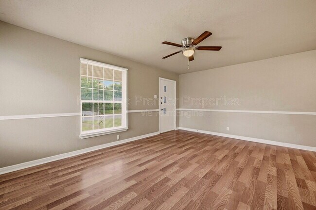 Foto del edificio - 1701 W Elm St