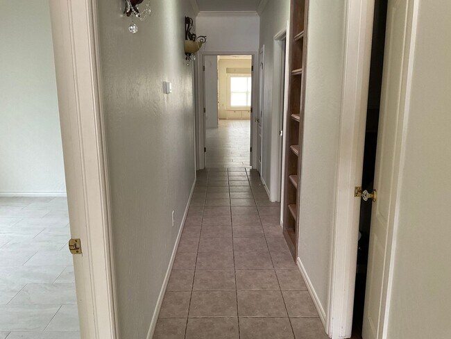 Foto del edificio - 12335 Shorehan Ct