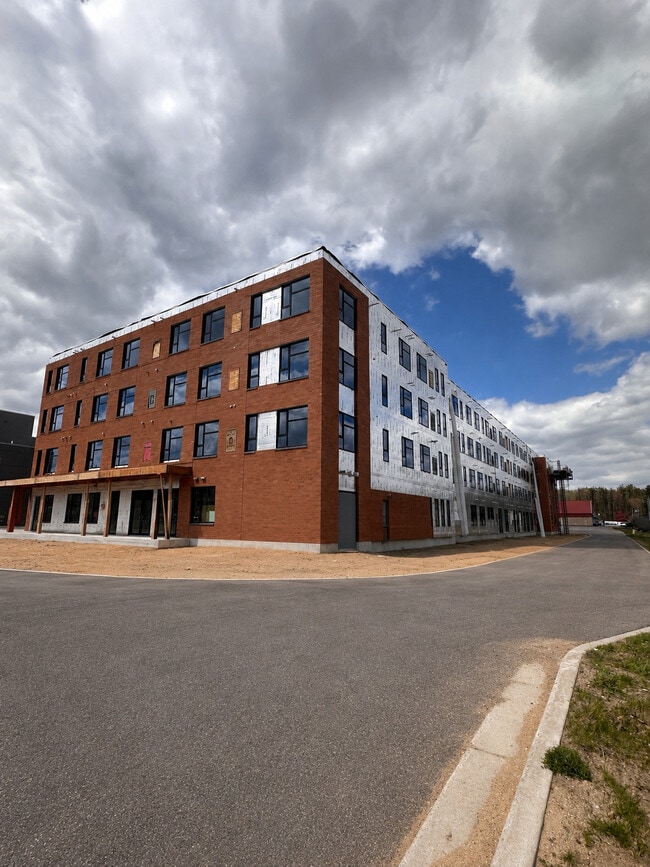 Building Photo - The Oaks on Maria