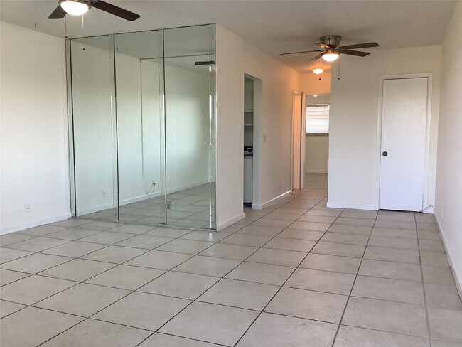 Building Photo - 455 Golden Isles Dr