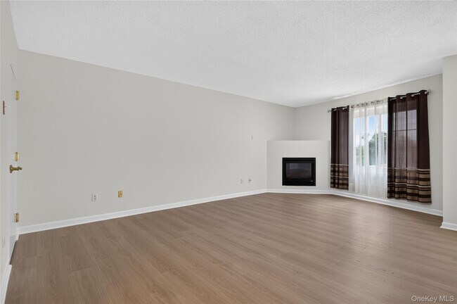 Foto del edificio - 242 Maple Ave