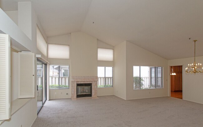 Foto del edificio - Spacious, Single-Level Home in Shadowridge with Golf Course Views!