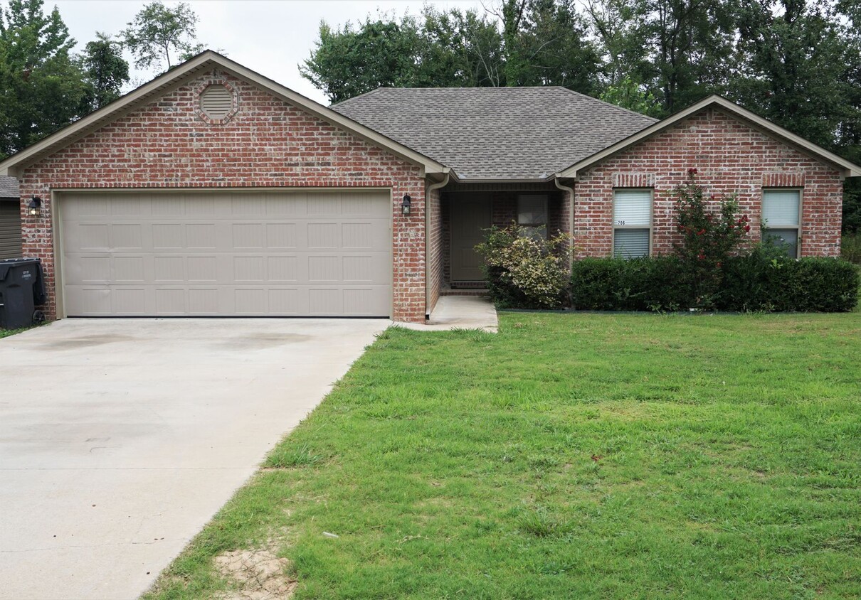 Foto principal - 4 Bedroom Home in Nettleton School District