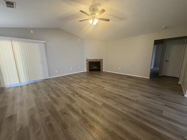 Foto del edificio - 6215 Thais St NW