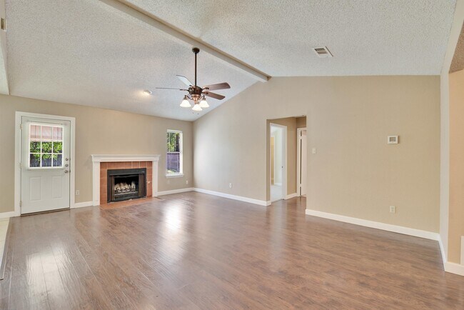 Building Photo - 4019 Alexandria Dr