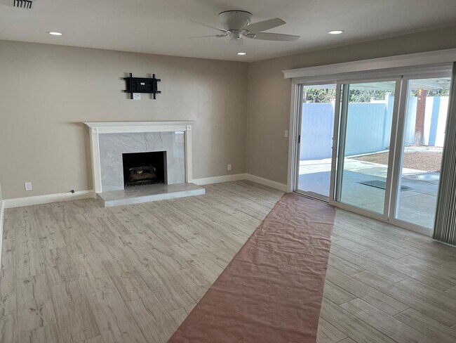 Foto del edificio - 16111 Amber Valley Dr