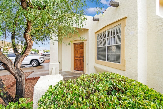 Building Photo - 929 Totonaca Ln