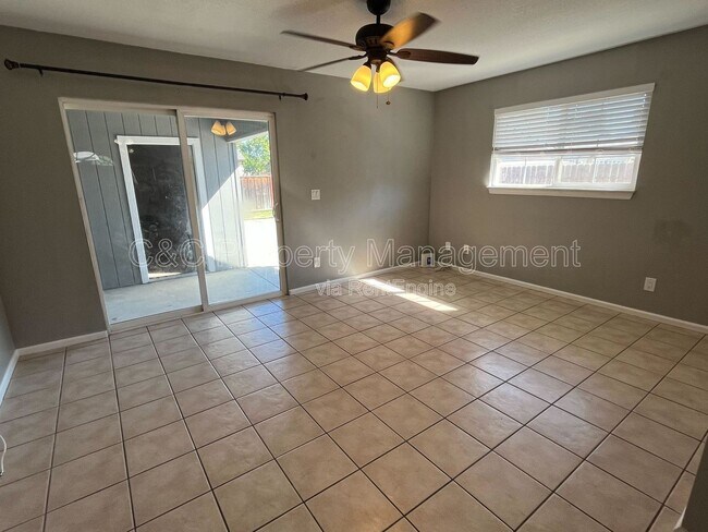 Foto del edificio - 35 W Emerson Ave