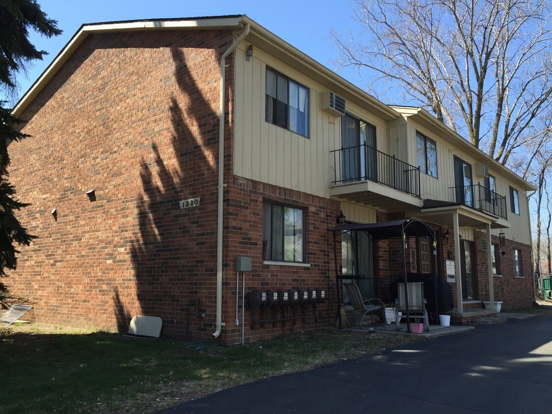 1280 Dewey St, Plymouth, MI 48170 Apartments in Plymouth, MI