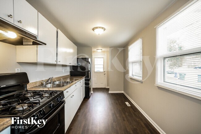 Building Photo - 636 Jefferson Ave