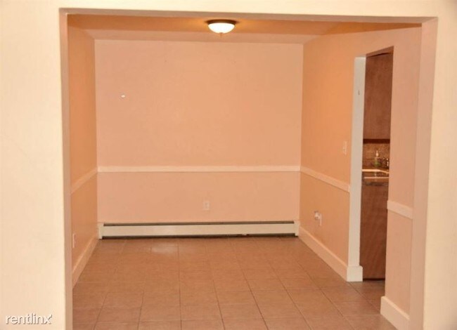 Building Photo - 2 br, 1 bath Apartment - 3 Brook Rd 3 Unit 3