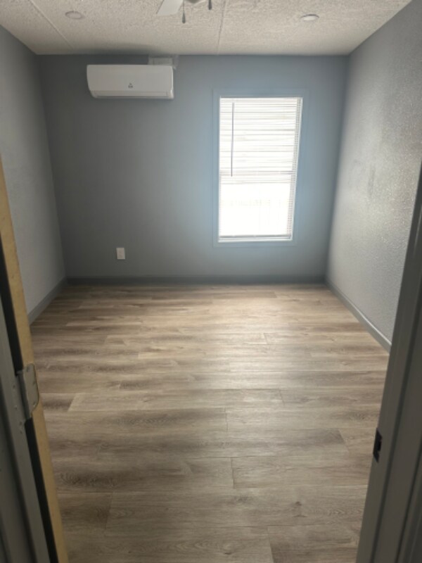 Foto del edificio - 21575 Russell Dr