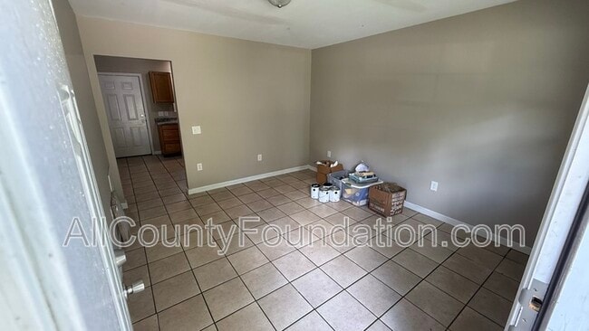 Building Photo - 5651 Parana St