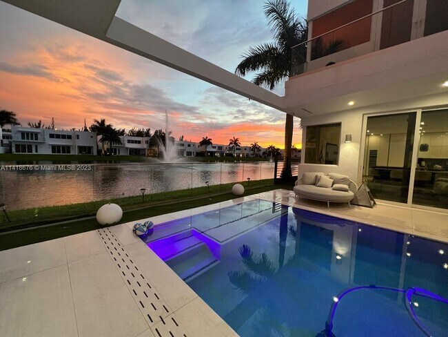 Foto del edificio - 10242 NW 75th Ter