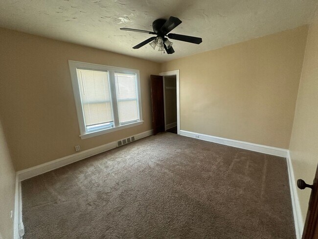 Building Photo - 15813 Grovewood Ave