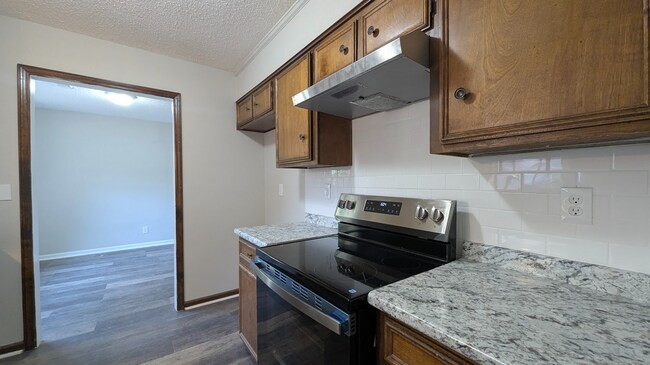 Building Photo - 4704 Ray Dr