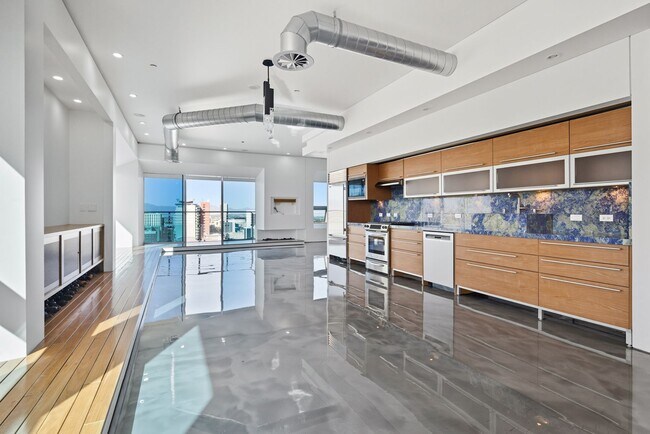 Foto del edificio - Newport Lofts 1813