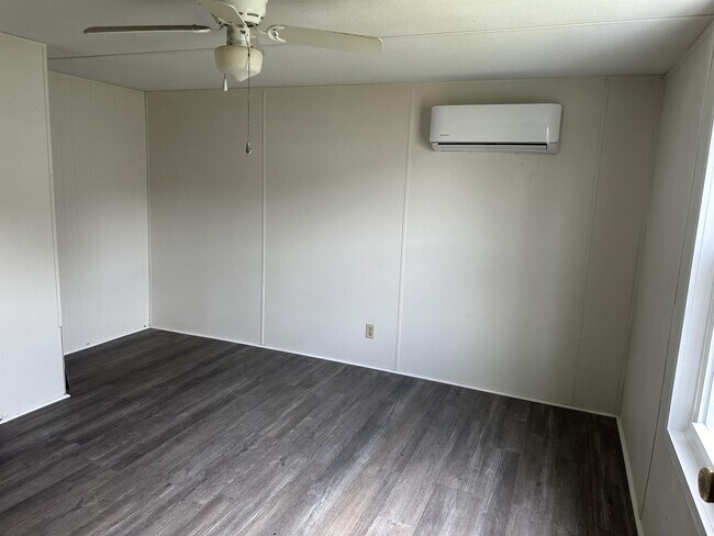 Building Photo - 251 Pebble Rock Cir