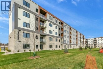 Building Photo - 2600 Sandwich W Pkwy