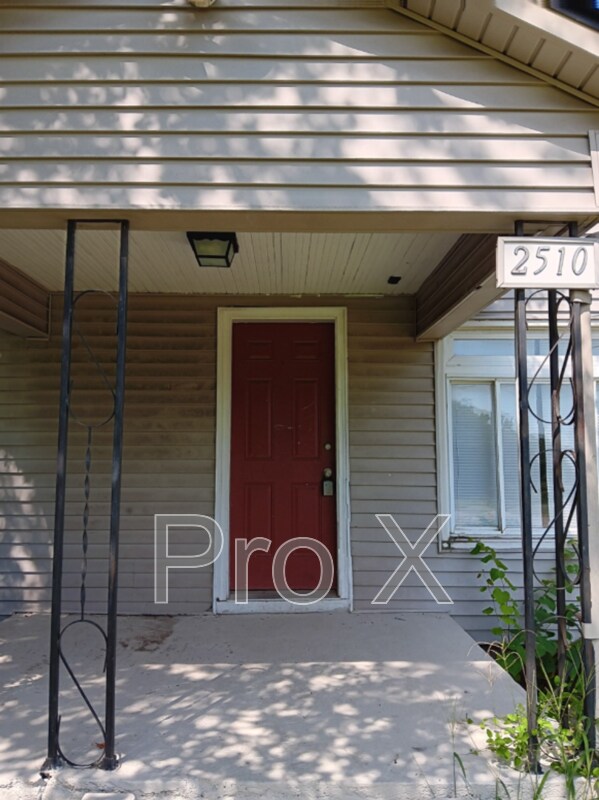 Foto del edificio - 2510 Iron Gates Rd