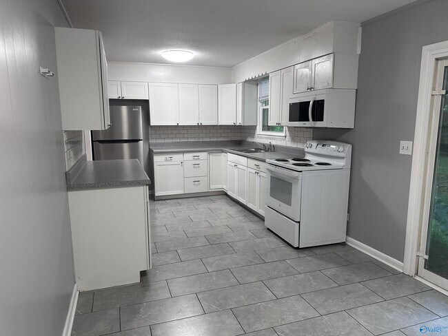 Foto del edificio - 3304 Caywood Dr NW