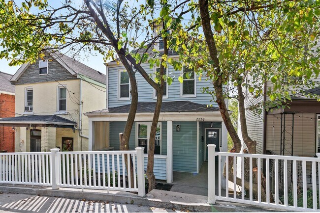 Foto del edificio - Beautiful Fully Renovated 3 Bedroom Home In Swissvale.  Available Immediately.