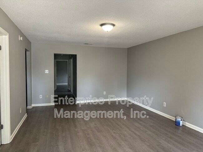 Building Photo - 2583 Malone Ave